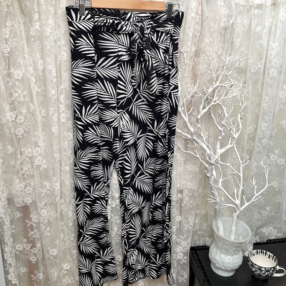 Black & White Palm Leaf Wide Leg Palazzo Pants - Picture 2 of 6